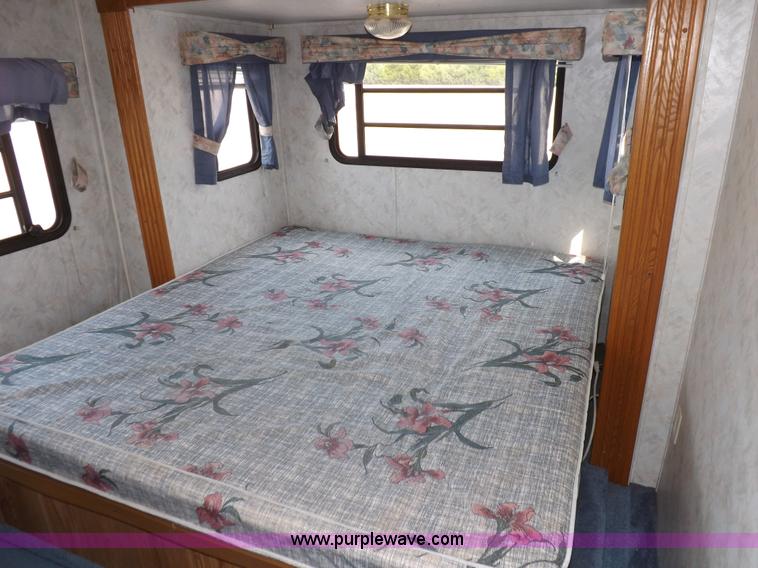 image for item I7650 1997 Sand Piper 36' travel trailer