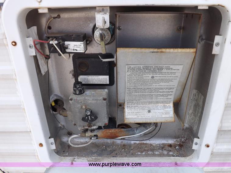 image for item I7650 1997 Sand Piper 36' travel trailer