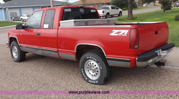 image for item I7652 1996 Chevrolet Silverado 1500 Extended Cab pickup truck