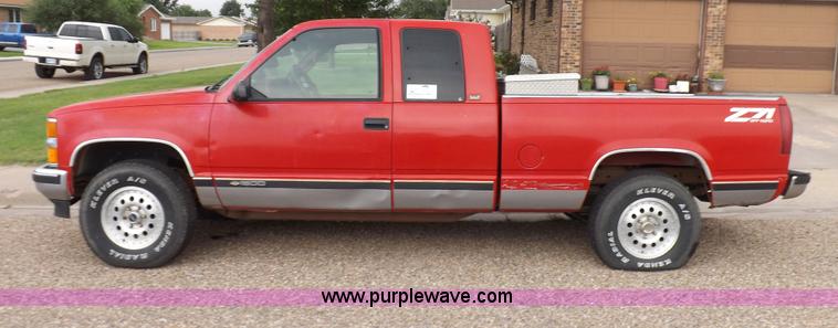 image for item I7652 1996 Chevrolet Silverado 1500 Extended Cab pickup truck