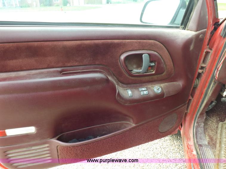 image for item I7652 1996 Chevrolet Silverado 1500 Extended Cab pickup truck