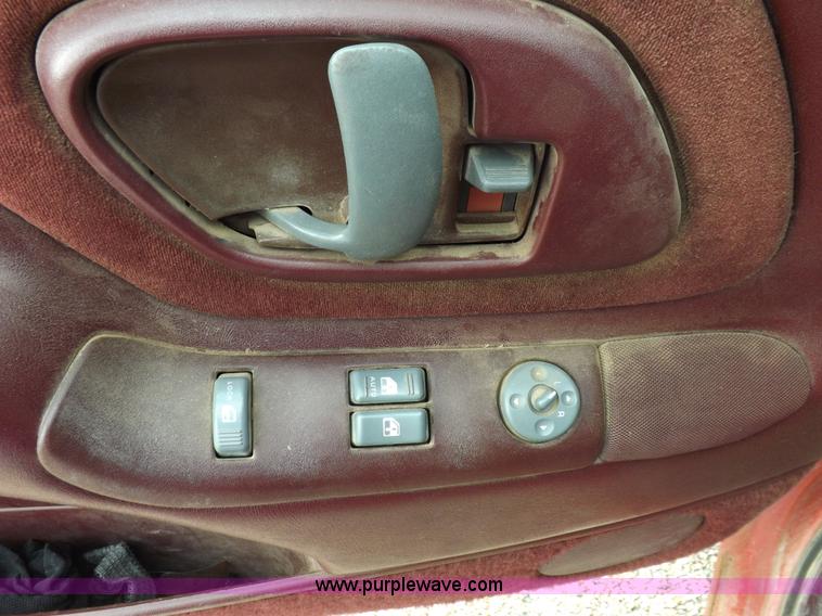 image for item I7652 1996 Chevrolet Silverado 1500 Extended Cab pickup truck