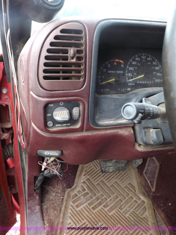 image for item I7652 1996 Chevrolet Silverado 1500 Extended Cab pickup truck