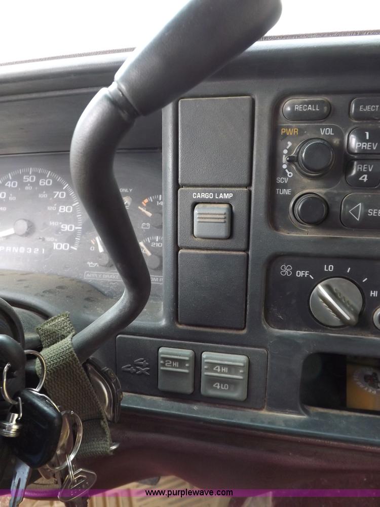 image for item I7652 1996 Chevrolet Silverado 1500 Extended Cab pickup truck