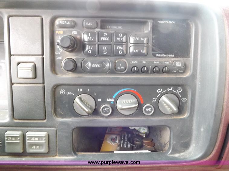 image for item I7652 1996 Chevrolet Silverado 1500 Extended Cab pickup truck