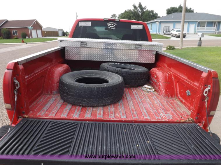 image for item I7652 1996 Chevrolet Silverado 1500 Extended Cab pickup truck