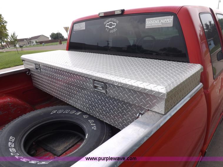 image for item I7652 1996 Chevrolet Silverado 1500 Extended Cab pickup truck