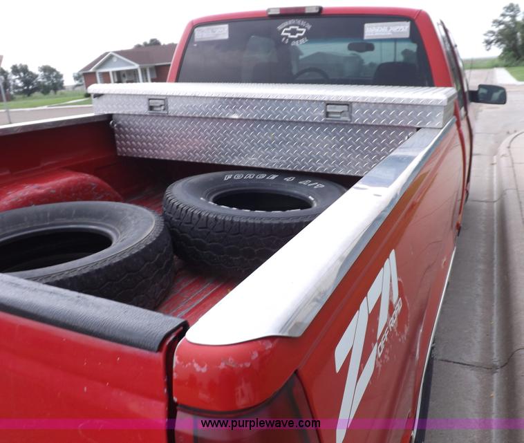 image for item I7652 1996 Chevrolet Silverado 1500 Extended Cab pickup truck