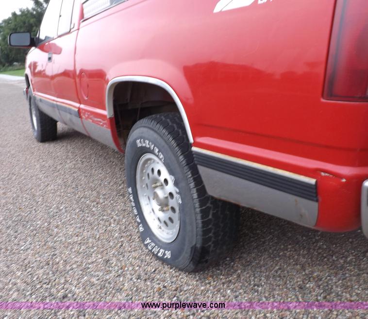 image for item I7652 1996 Chevrolet Silverado 1500 Extended Cab pickup truck