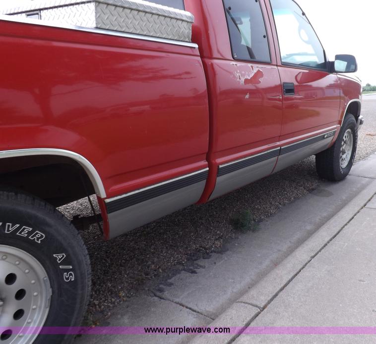 image for item I7652 1996 Chevrolet Silverado 1500 Extended Cab pickup truck