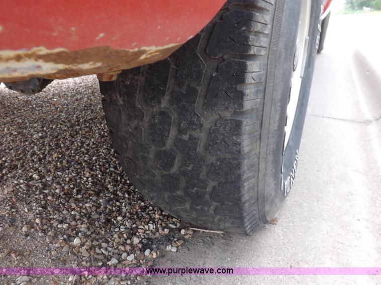 image for item I7652 1996 Chevrolet Silverado 1500 Extended Cab pickup truck