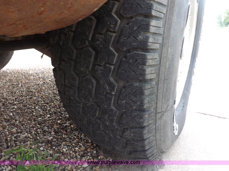 image for item I7652 1996 Chevrolet Silverado 1500 Extended Cab pickup truck