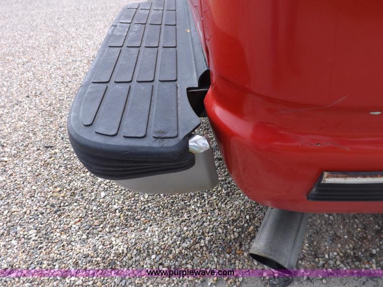 image for item I7652 1996 Chevrolet Silverado 1500 Extended Cab pickup truck