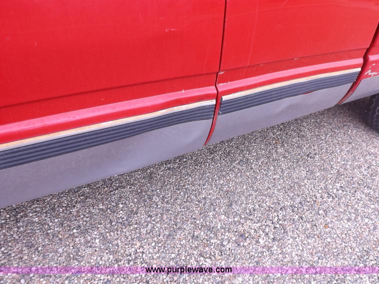 image for item I7652 1996 Chevrolet Silverado 1500 Extended Cab pickup truck