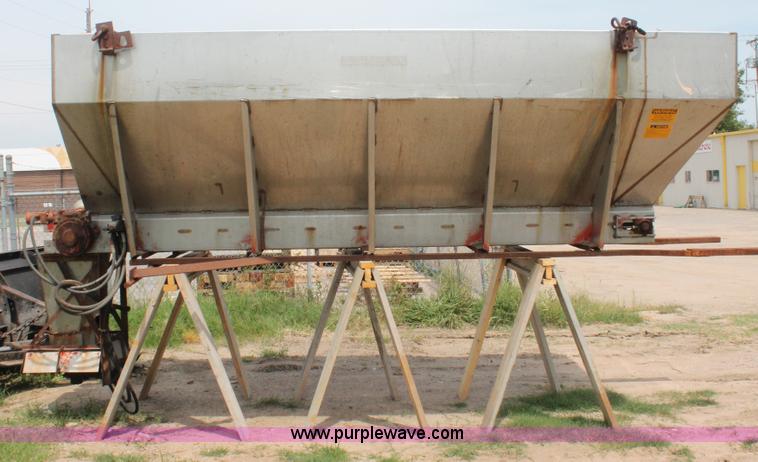 image for item I8122 Larson 1014 stainless steel salt spreader