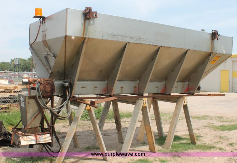 image for item I8122 Larson 1014 stainless steel salt spreader