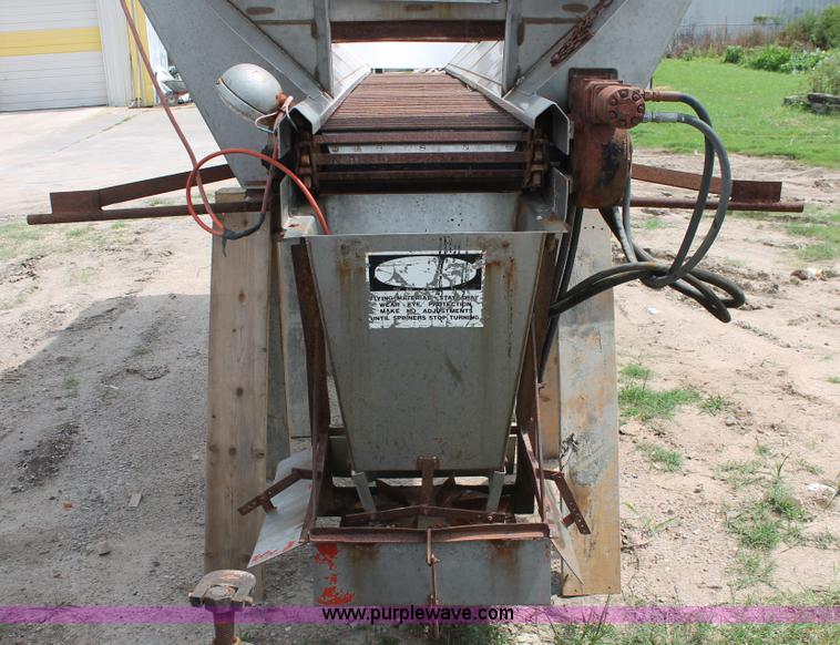 image for item I8122 Larson 1014 stainless steel salt spreader