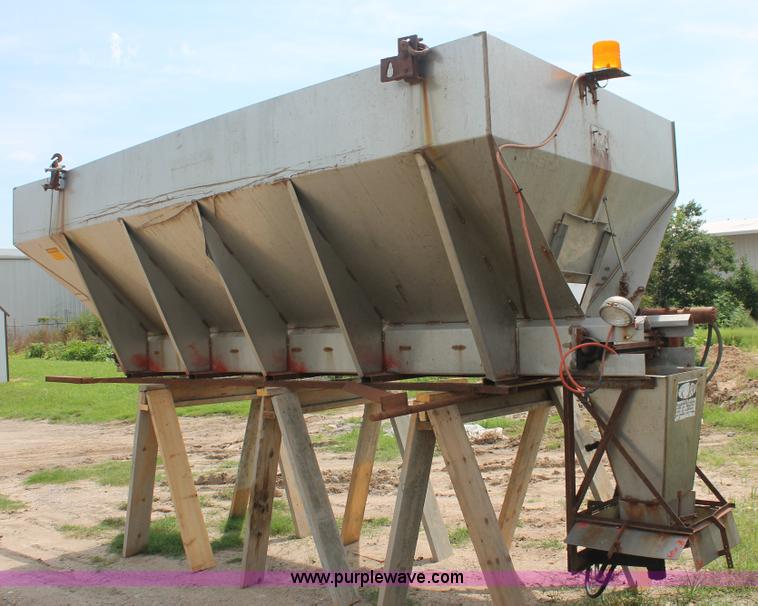 image for item I8122 Larson 1014 stainless steel salt spreader