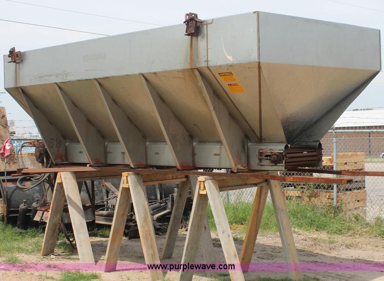 image for item I8122 Larson 1014 stainless steel salt spreader