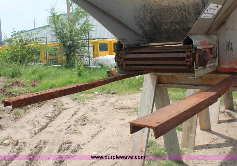 image for item I8122 Larson 1014 stainless steel salt spreader