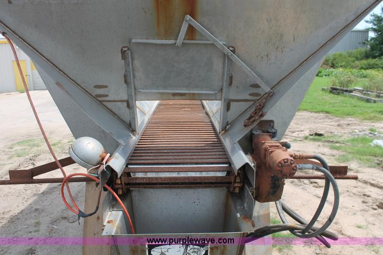 image for item I8122 Larson 1014 stainless steel salt spreader