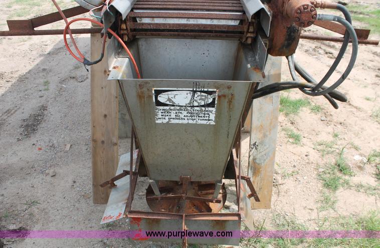 image for item I8122 Larson 1014 stainless steel salt spreader