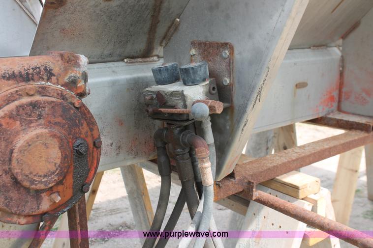 image for item I8122 Larson 1014 stainless steel salt spreader