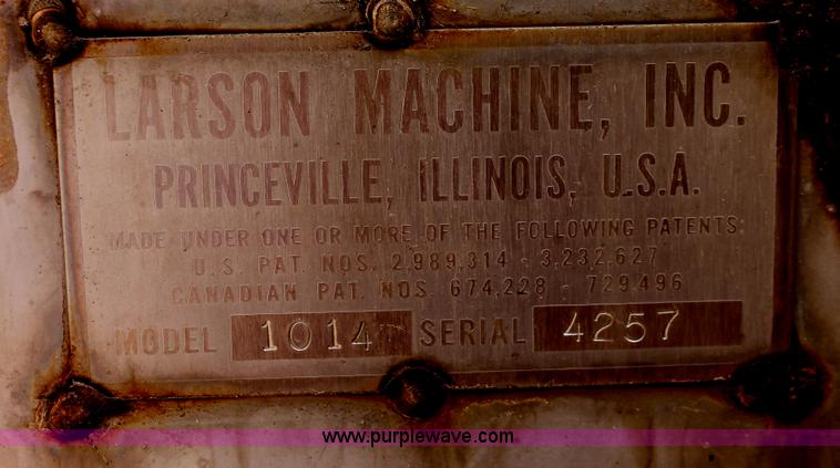 image for item I8122 Larson 1014 stainless steel salt spreader