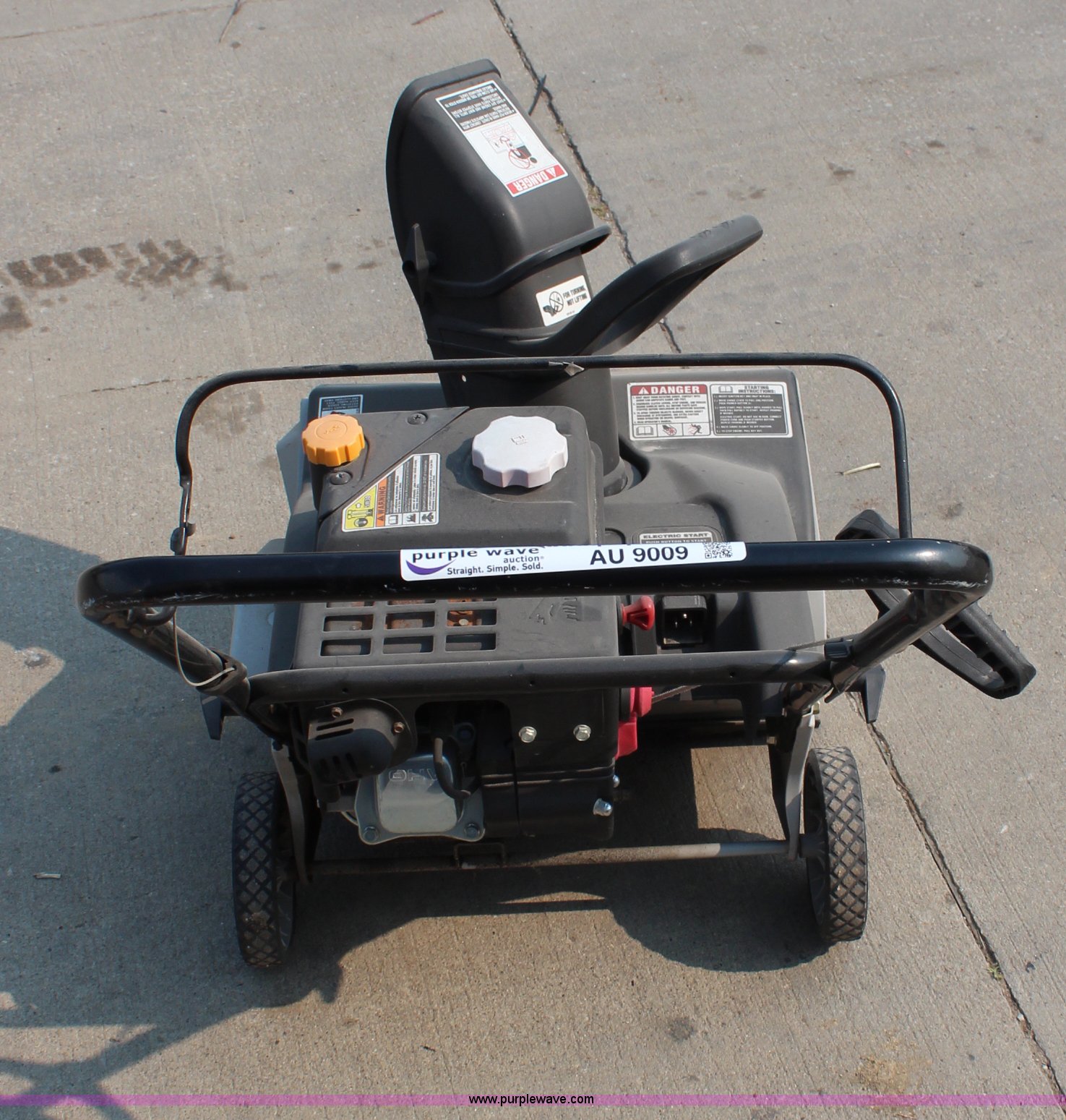 MTD Gold 21" snow blower in Maryville, MO Item AU9009 sold Purple Wave