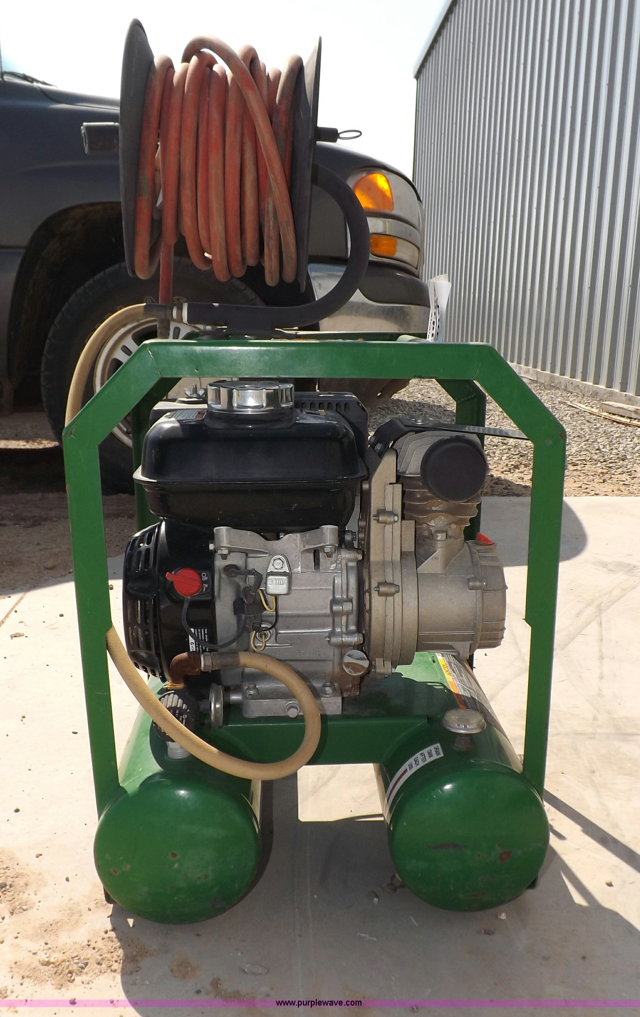 John Deere air compressor in Minneola, KS Item I7624 sold Purple Wave