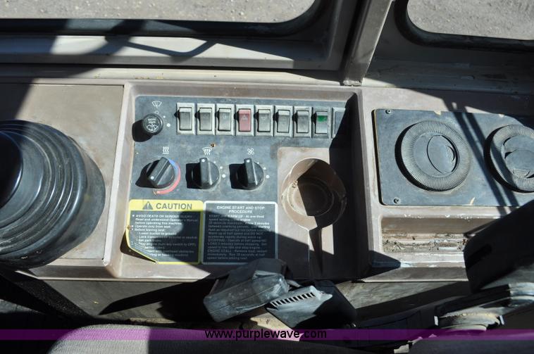 image for item G6150 1993 John Deere 624G wheel loader