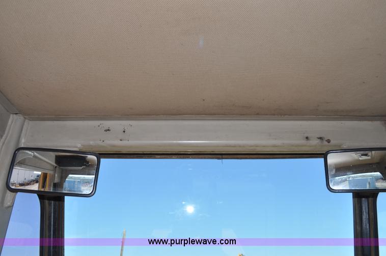 image for item G6150 1993 John Deere 624G wheel loader