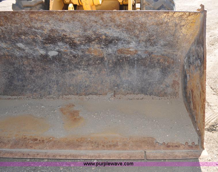 image for item G6150 1993 John Deere 624G wheel loader