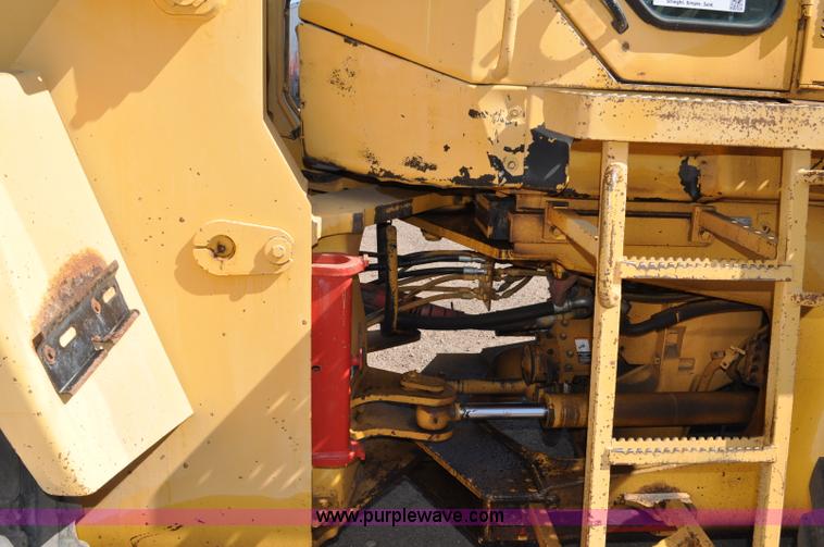 image for item G6150 1993 John Deere 624G wheel loader