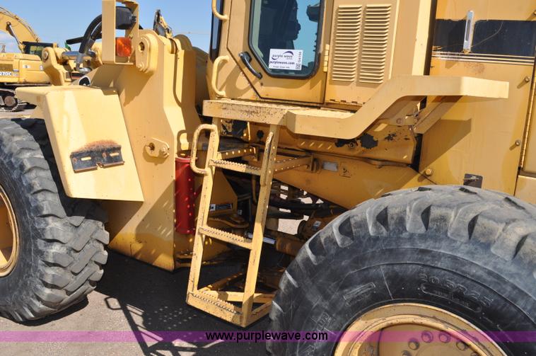 image for item G6150 1993 John Deere 624G wheel loader