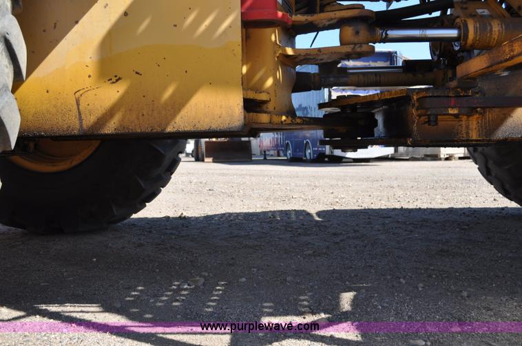 image for item G6150 1993 John Deere 624G wheel loader