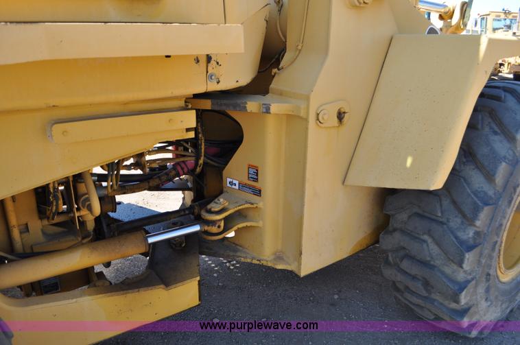 image for item G6150 1993 John Deere 624G wheel loader