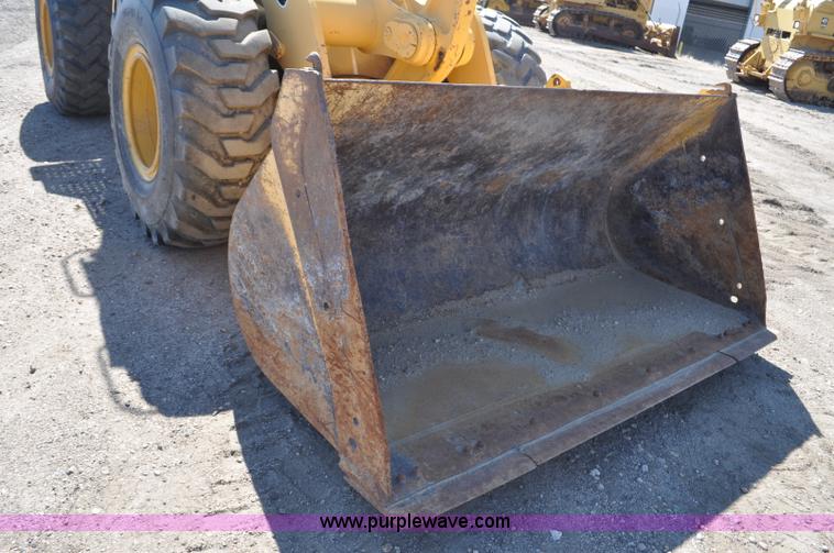 image for item G6150 1993 John Deere 624G wheel loader