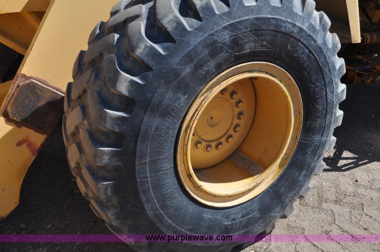 image for item G6150 1993 John Deere 624G wheel loader