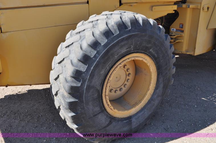 image for item G6150 1993 John Deere 624G wheel loader