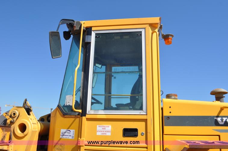 image for item G6151 1997 Volvo L70C wheel loader