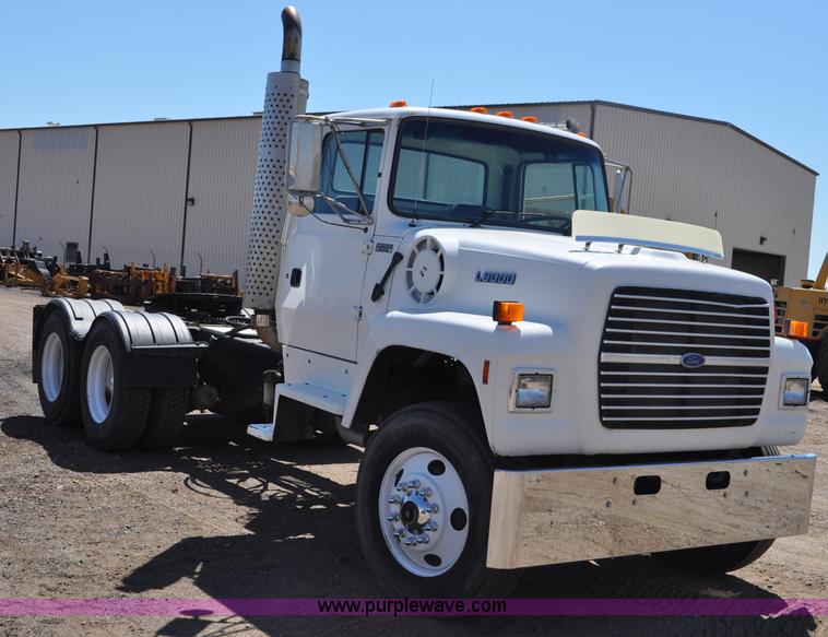 image for item G6153 1997 Ford LT9000 semi truck