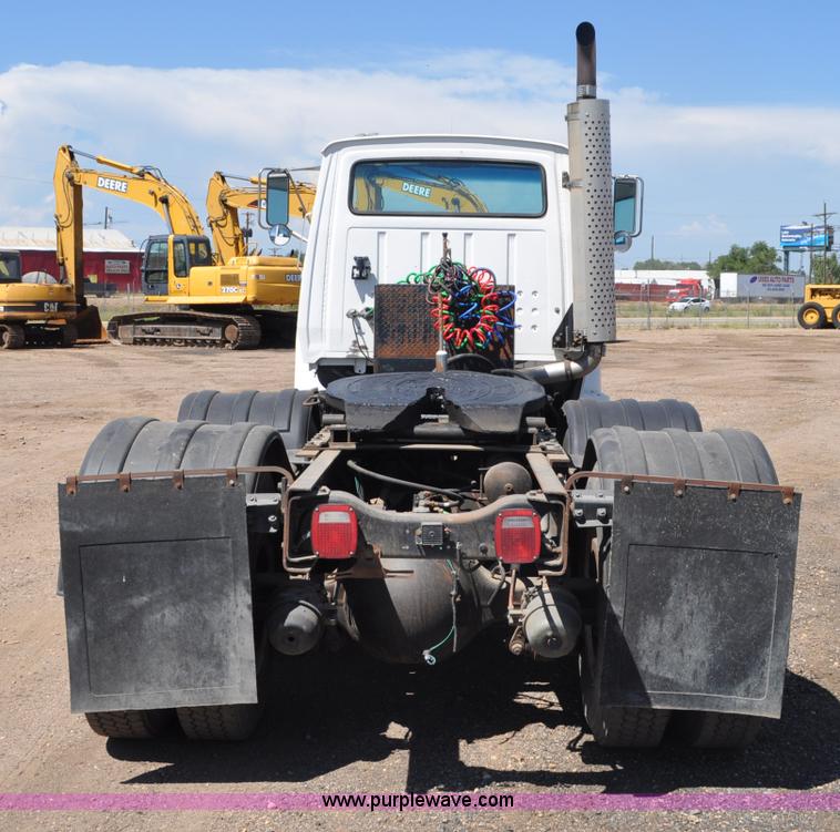 image for item G6153 1997 Ford LT9000 semi truck