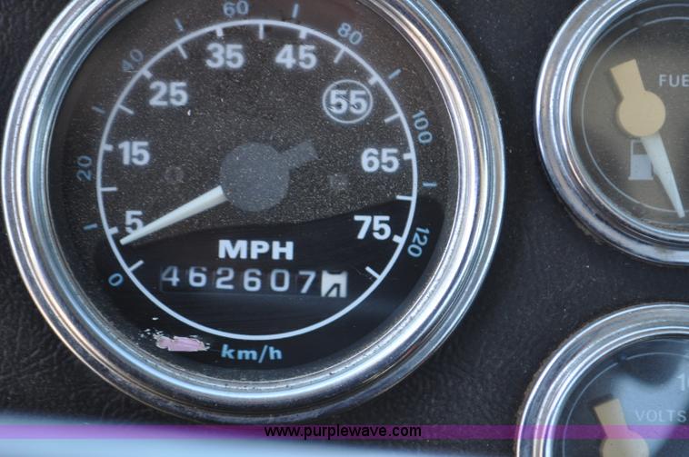 image for item G6153 1997 Ford LT9000 semi truck