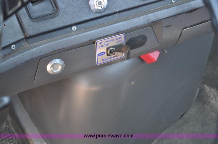 image for item G6153 1997 Ford LT9000 semi truck