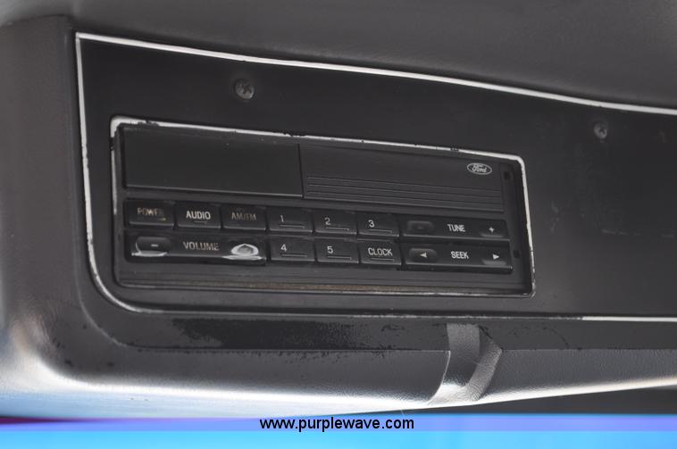 image for item G6153 1997 Ford LT9000 semi truck