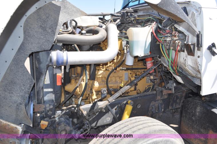 image for item G6153 1997 Ford LT9000 semi truck