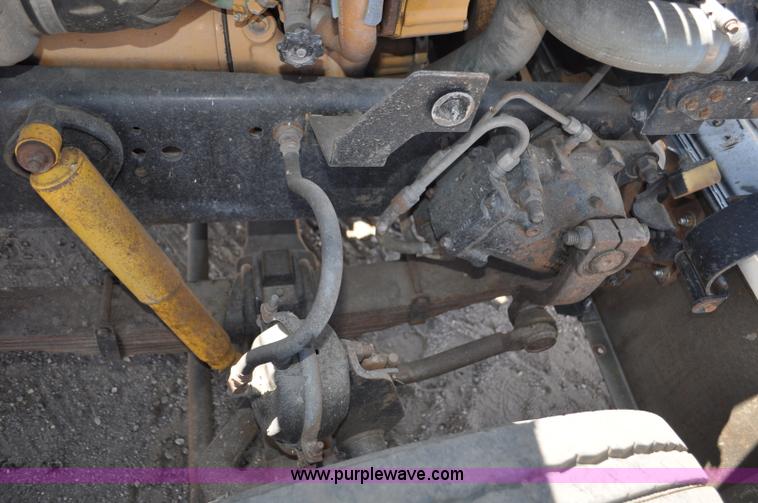 image for item G6153 1997 Ford LT9000 semi truck