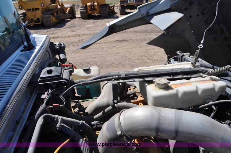 image for item G6153 1997 Ford LT9000 semi truck