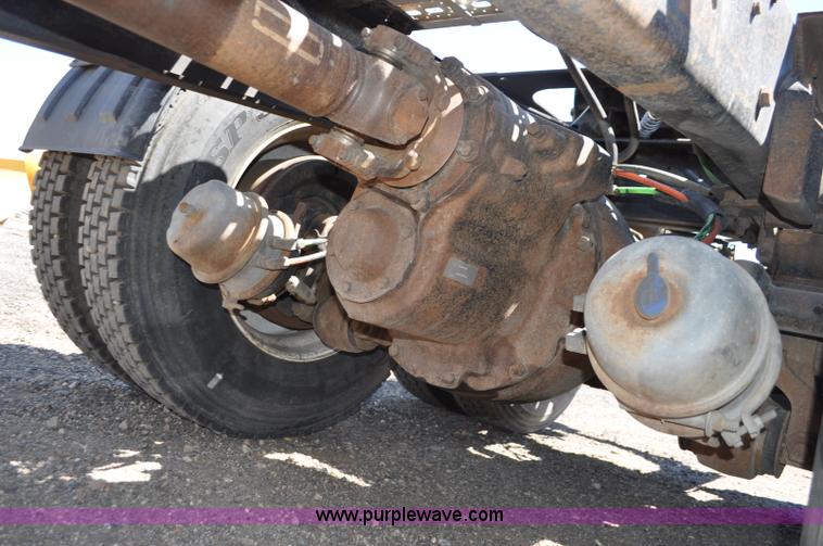 image for item G6153 1997 Ford LT9000 semi truck